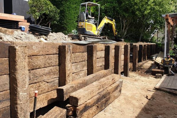 Railway sleeper retaining under construction (1)