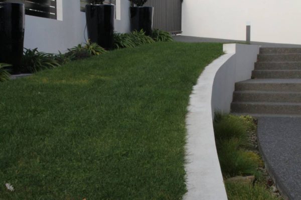 Hills rendered block retaining wall