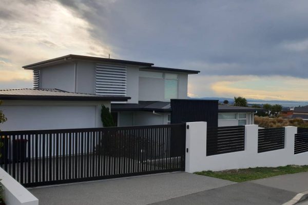 Sloping site sliding gate